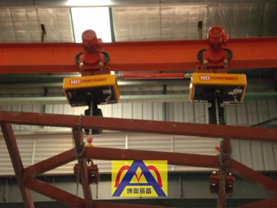 Self-propelled hoist conveying system